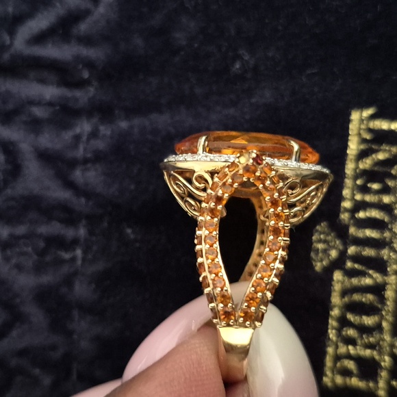 Unbranded 14k yellow gold citrine and diamond ring. - Picture 5 of 7